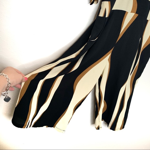 Huong | Cold shoulder | Cropped |Wide Leg Jumpsuit - Picture 5 of 8